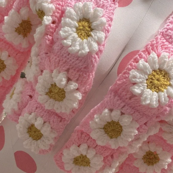 🩷PRICE IS FIRM🩷Crochet Daisy Cardigan New Excellent Condition - Picture 3 of 5